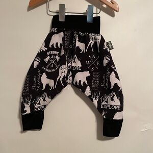 Appleseed's Black and White Adventure Leggings
